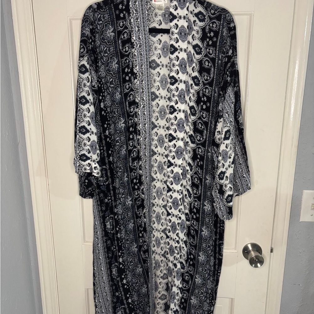 Sadly & Lu Black, Blue & White Paisley Rayon Kimono